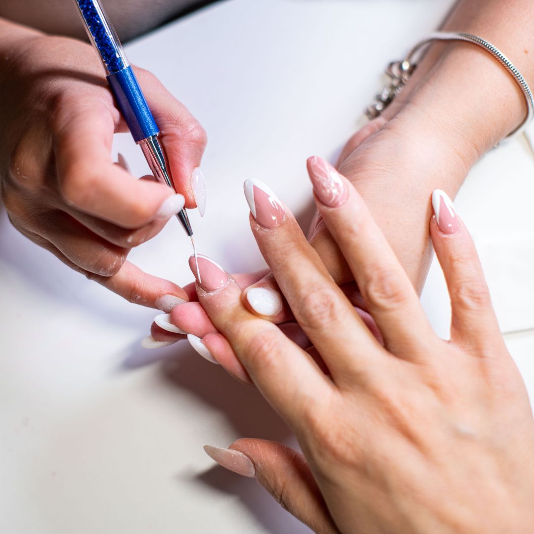 How to Achieve a Flawless Manicure on Natural Nails with Builder Gel?